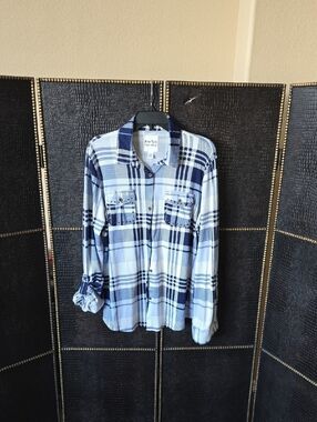 New York Laundry Men’s Light and Navy Blue Plaid Button-Down Shirt